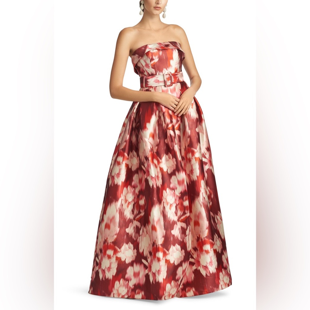 Show-Stopping Formal Strapless Gown with Belt